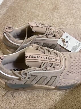 ADIDAS -NMD_V3 SHOES